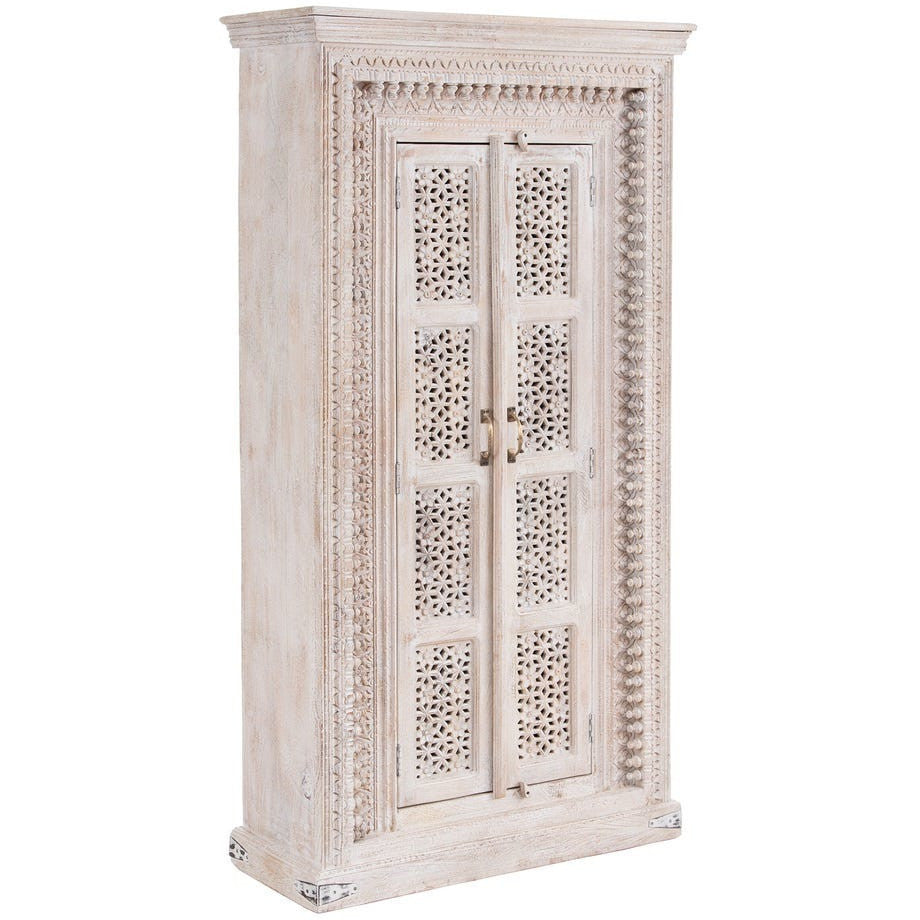 Armadio intagliato decapato