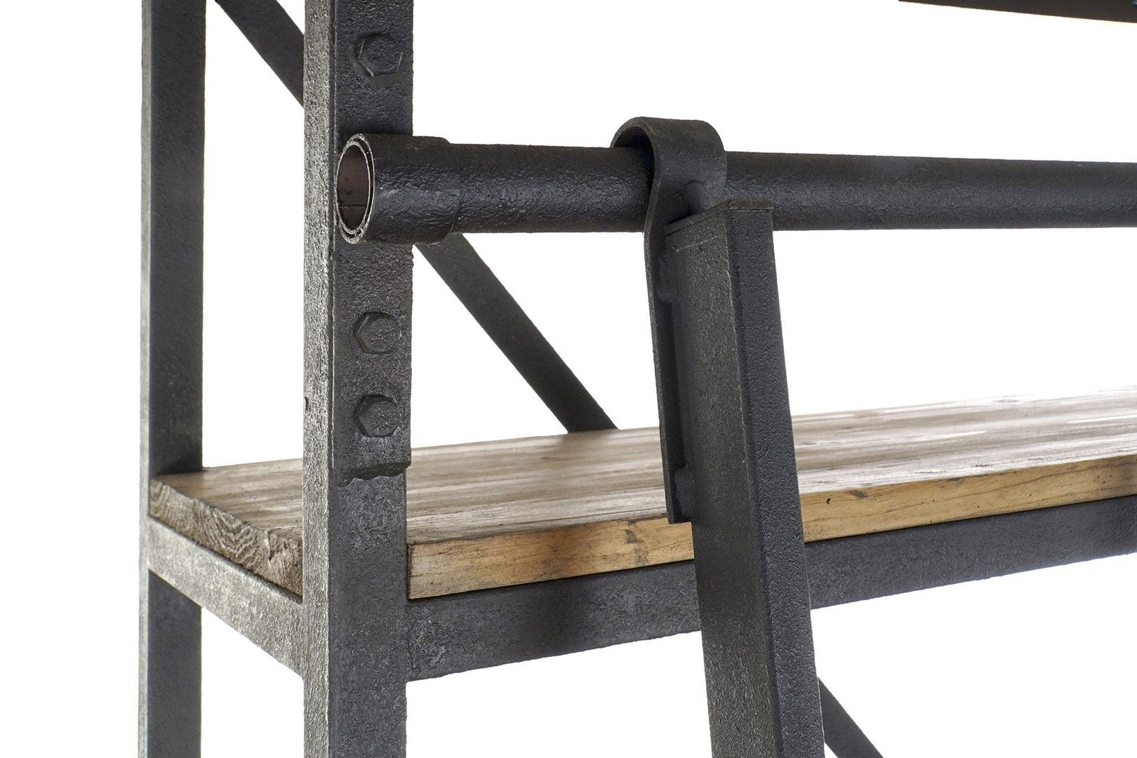 Libreria industrial con scala