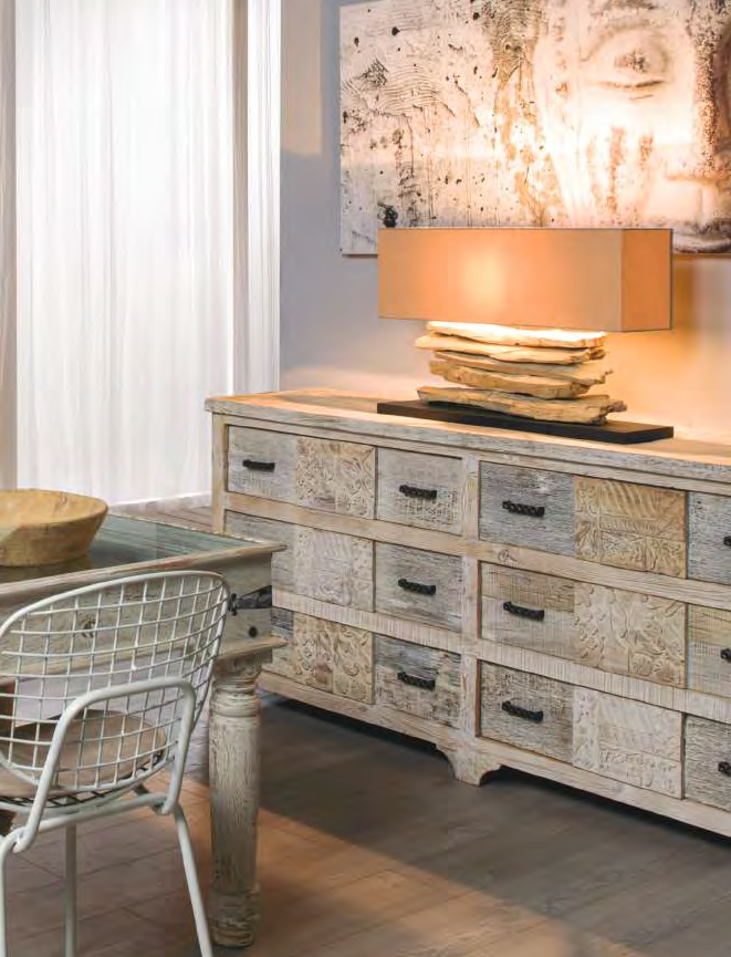 Cassettiera orientale shabby chic bianca