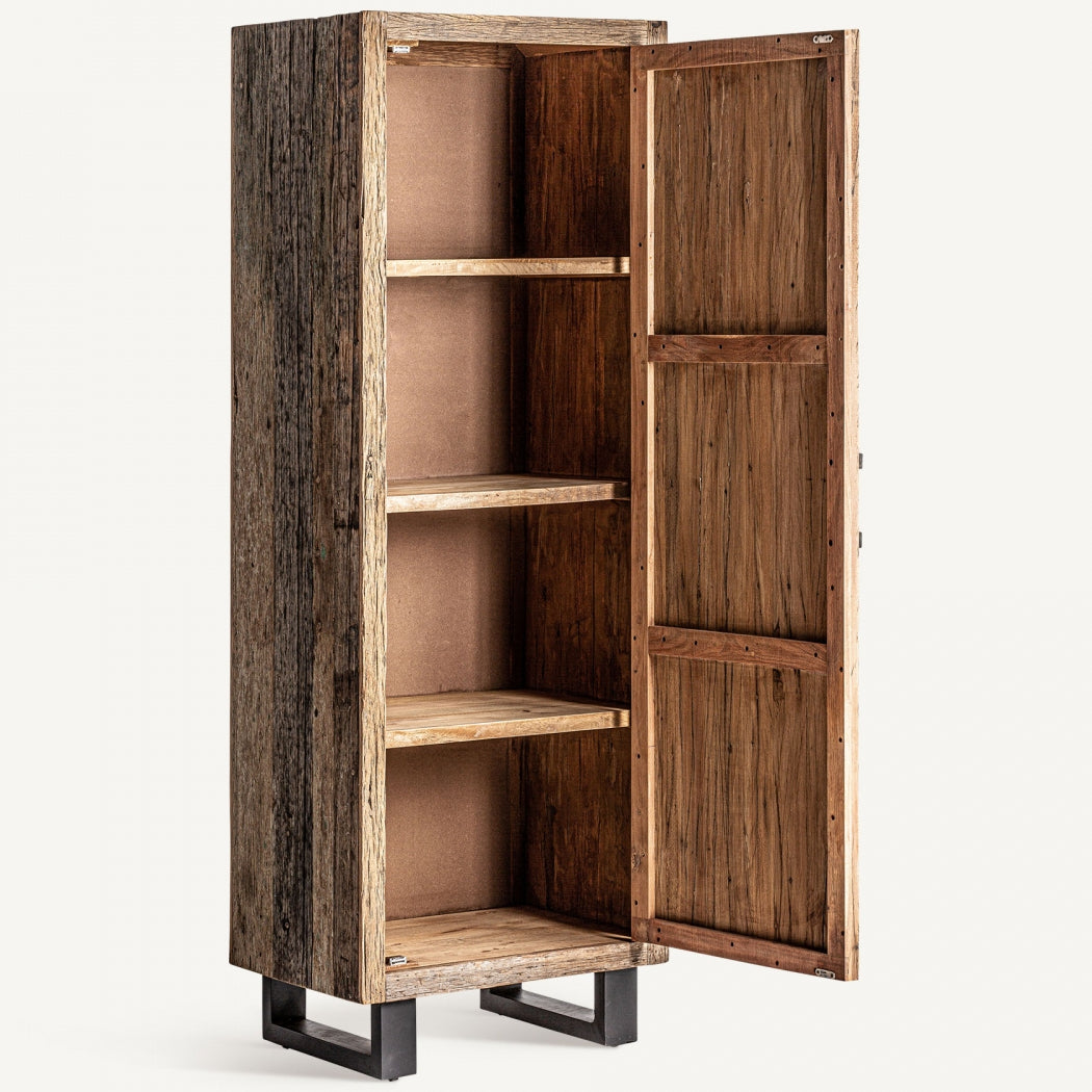 Interno armadio industriale con tre ripiani fissi in legno naturale