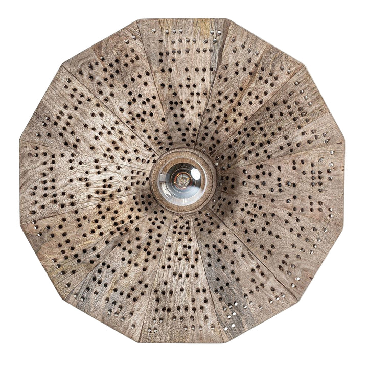 Lampada etnica in ambiente elegante e naturale