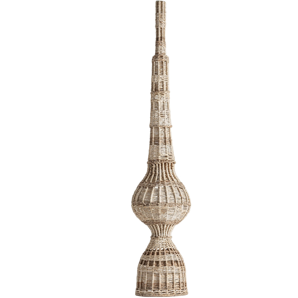 Lampada da terra boho chic in ambiente naturale elegante