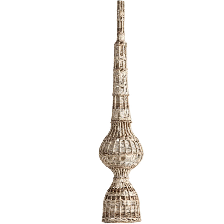 Lampada da terra boho chic in ambiente naturale elegante