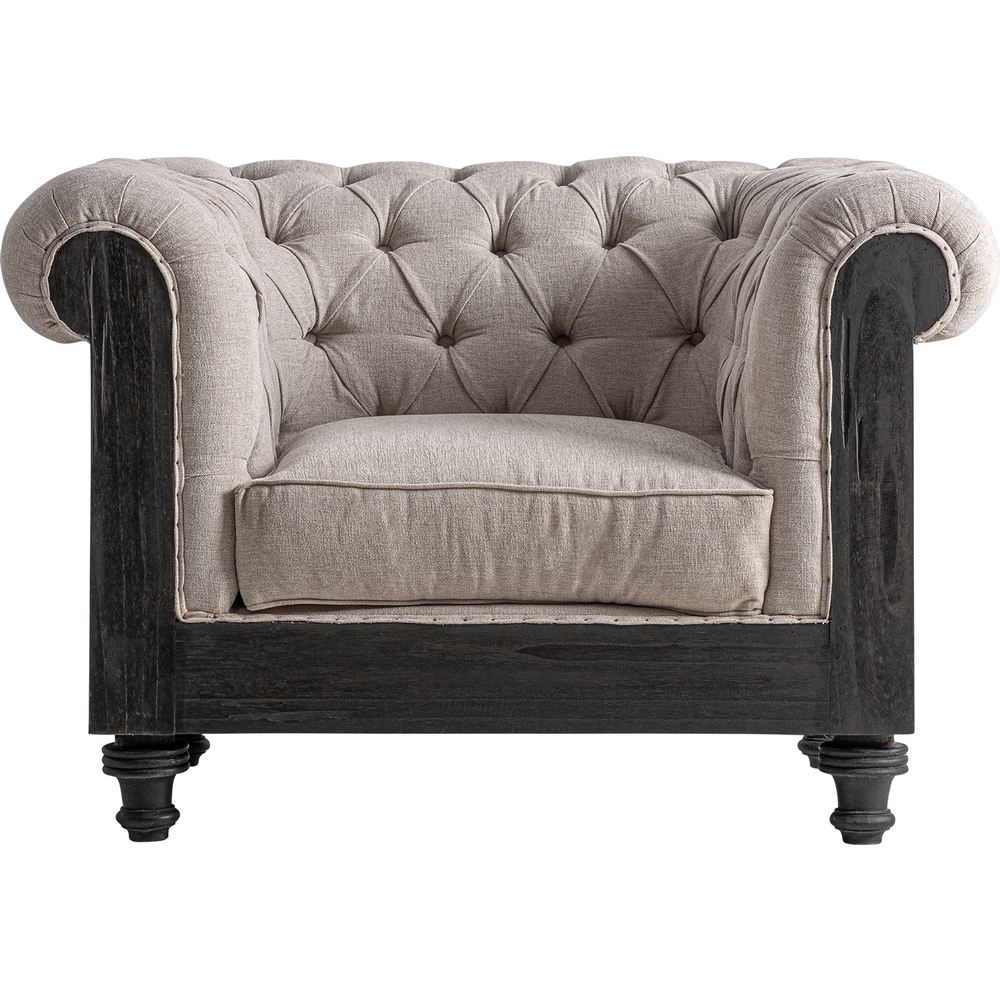 Poltrona di lusso dal fascino British Heritage ideale per salotti eleganti.