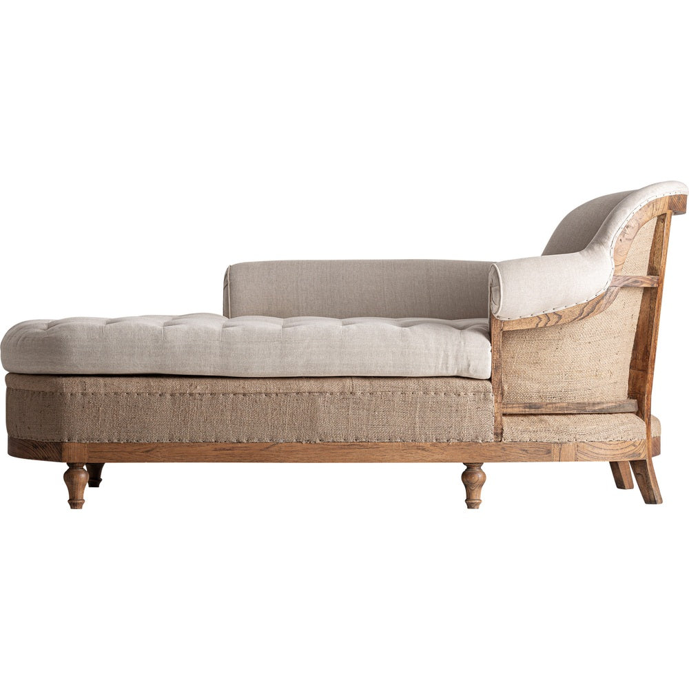Chaise longue provenzale di lusso con rivestimento in lino crema e struttura in legno di mindi.