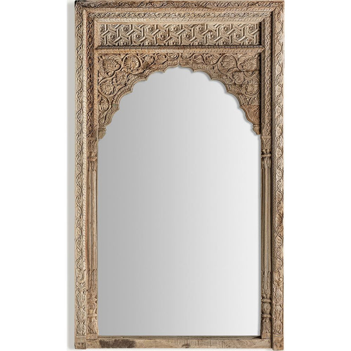 Specchio etnico chic in ambiente coloniale elegante