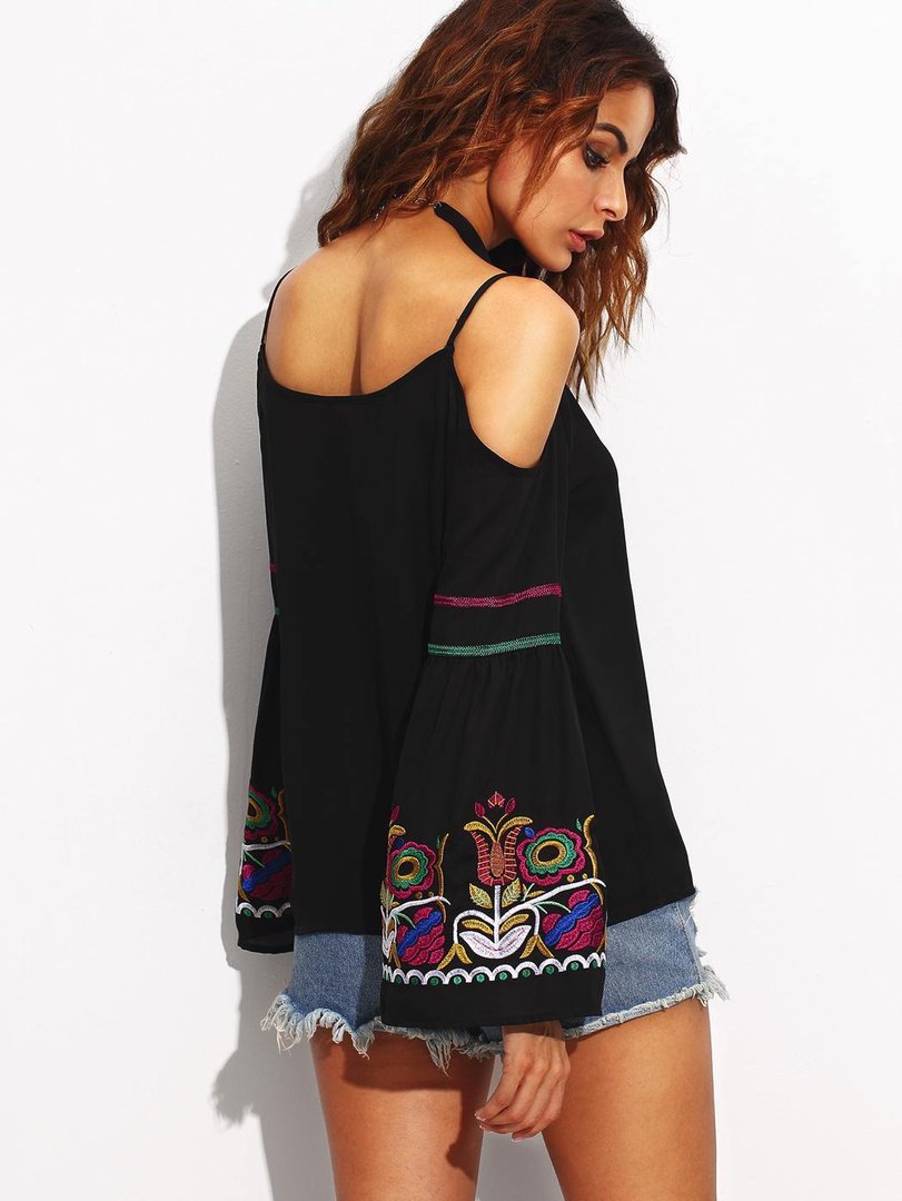 Top spalle scoperte ricamato