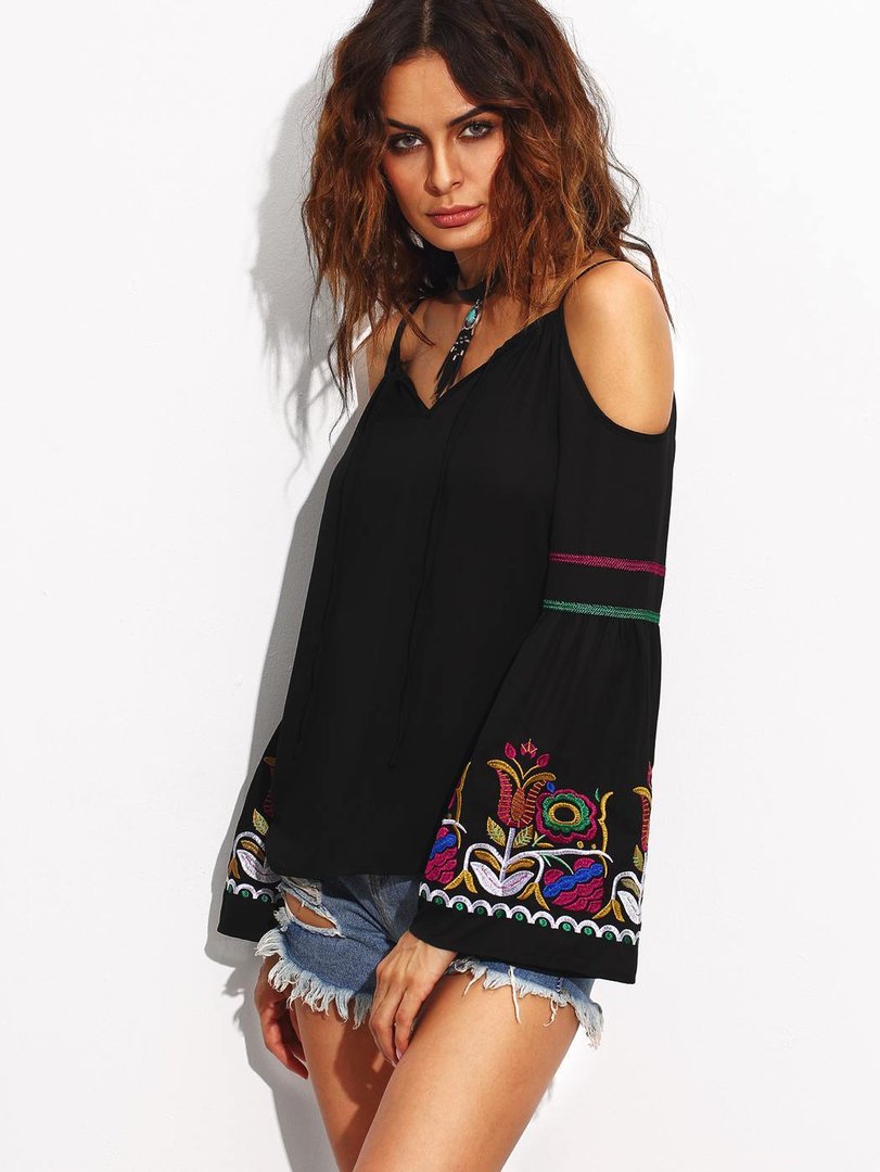 Top spalle scoperte ricamato